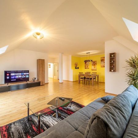 Moderne Dachgeschosswohnung - Parkplatz - Netflix Кобург Экстерьер фото