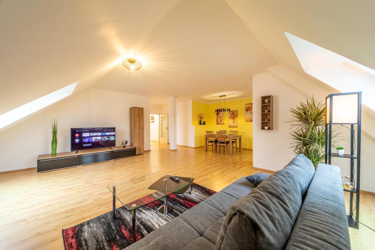 Moderne Dachgeschosswohnung - Parkplatz - Netflix Кобург Экстерьер фото